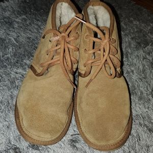 UGG Neumel Size 5